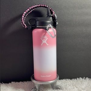 New 32 oz Hydro Flask with flex lid & paracord